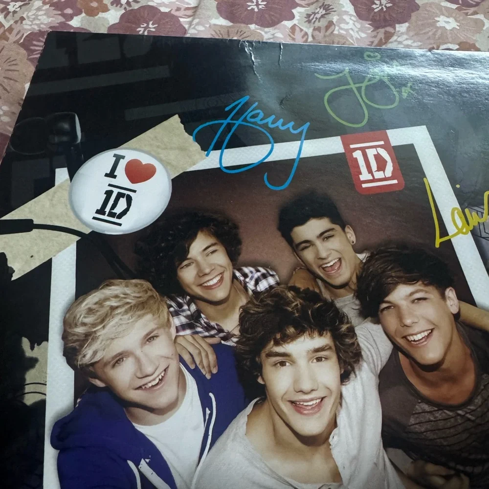 One Direction RARE 2013 Autographed portfolio